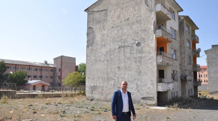 Fevzi &Ccedil;akmak Muhtarının Atıl Binalardan Başı Dertte