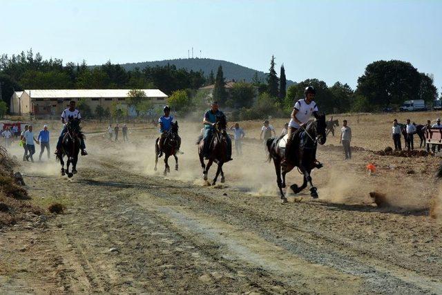 Rahvan Atlar Orhaneli’nde Yarıştı