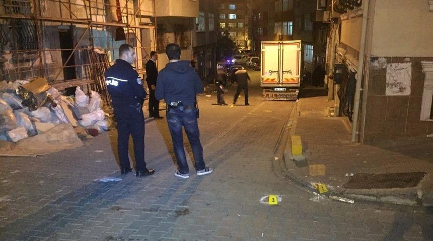 Fatih&rsquo;te Mahalleli İle Suriyeliler Arasında Silahlı Kavga: 3 Yaralı