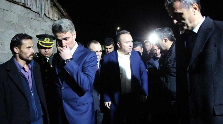 Milli Savunma Bakanlığı M&uuml;steşarı Ali Fidan, Şehidin Baba Evinde
