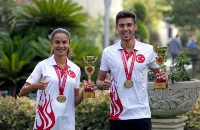 Yaşar Üniversitesi'nin Triatletleri Şampiyonluklara Abone