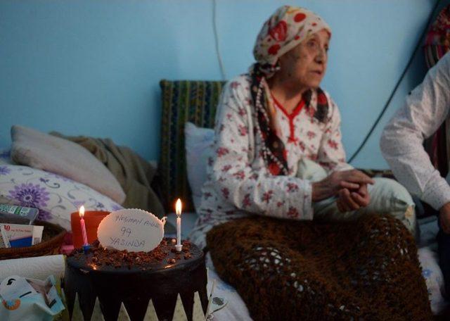 Neriman Anneye 99&rsquo;uncu Yaş G&uuml;n&uuml; S&uuml;rprizi 1