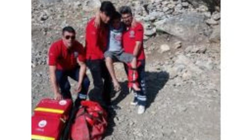 Sason&rsquo;da &Uuml;zerine Kaya D&uuml;şen &Ccedil;ocuk Yaralandı