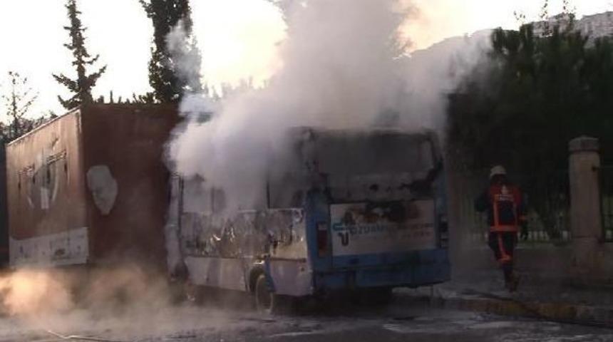 Kağıthane'de Midib&uuml;s Yangını