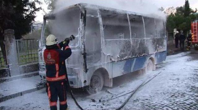 Kağıthane'de Midibüs Yangını