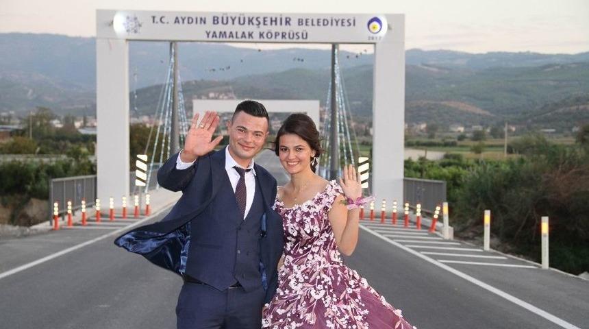 Gen&ccedil; Aşıklar, Bu Defa &lsquo;teşekk&uuml;r&rsquo; İ&ccedil;in K&ouml;pr&uuml;ye Geldiler