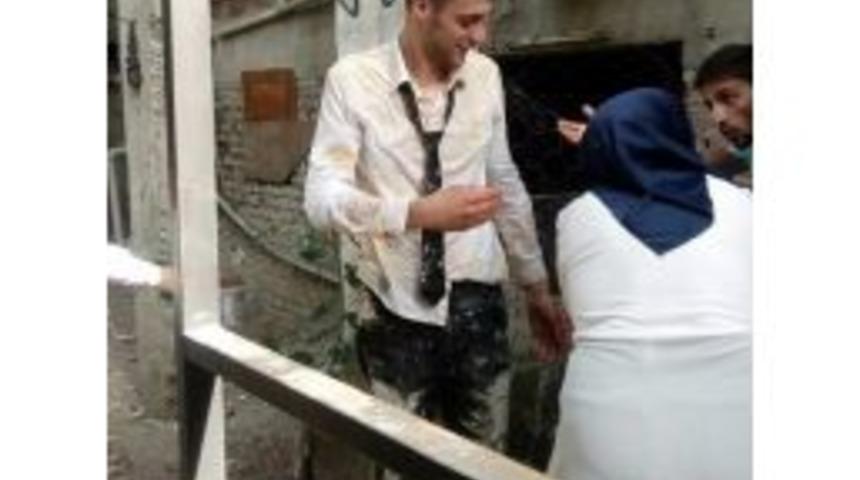 Damadın &Uuml;zerine Yumurta, Ket&ccedil;ap, Un, Sirke D&ouml;kt&uuml;ler