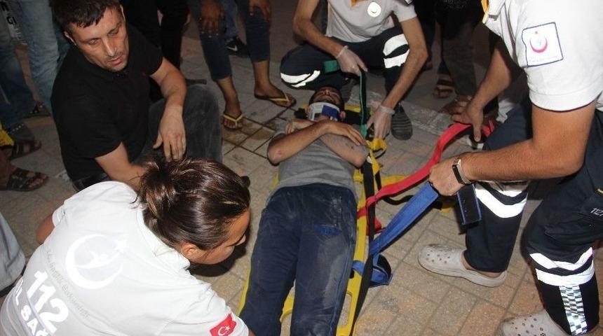 Midib&uuml;se &Ccedil;arpan Motosikletli Yaralandı