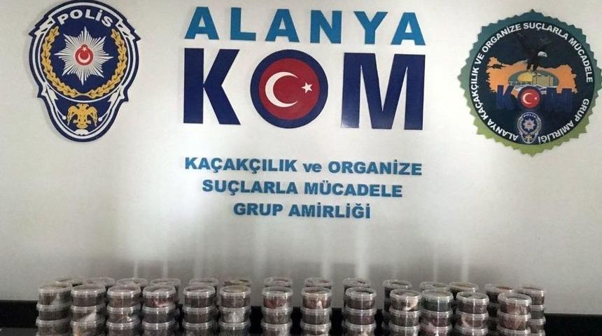 Alanya&rsquo;da 27 Kilo Ka&ccedil;ak Nargile T&uuml;t&uuml;n&uuml; Ele Ge&ccedil;irildi