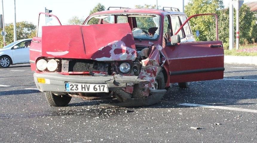Elazığ&rsquo;da Trafik Kazası: 2 Yaralı