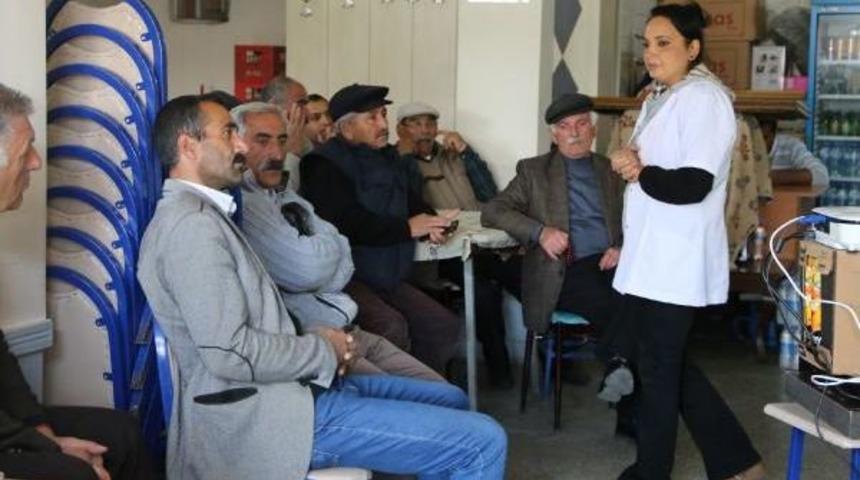 Hemşireler Kahvede Seminer Verdi