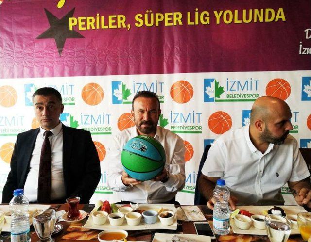 İzmit Belediyespor Kadın Basketbol Takımı Lige Hazır