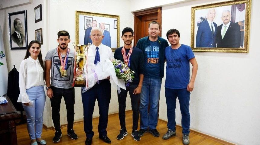 İşitme Engelliler Olimpiyat Oyunları Şampiyonları Torbalı&rsquo;da