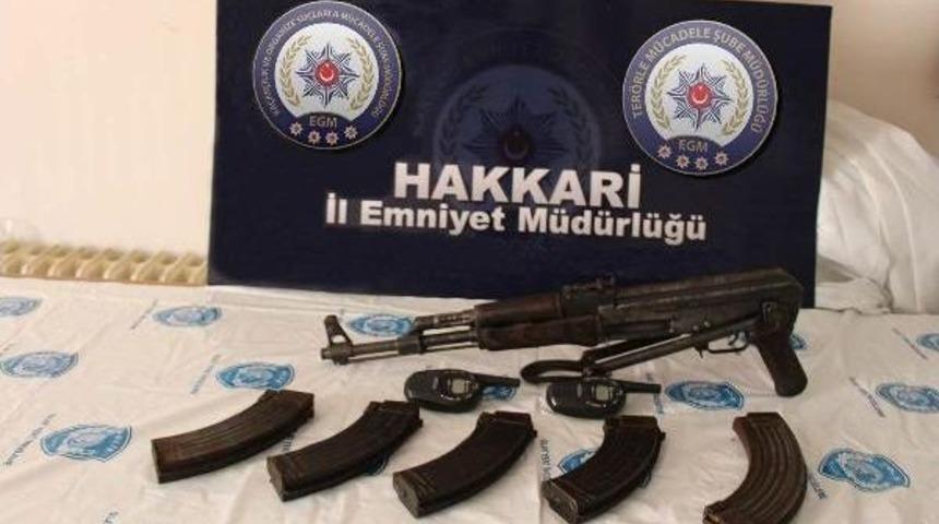 Hakkari'de Silah Ve Mühimmat Ele Geçirildi
