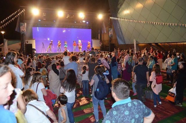 &Ccedil;ocuklar Forum Trabzon&rsquo;da Rafadan Tayfa İle Hem Eğlendi Hem &Ouml;ğrendi 1