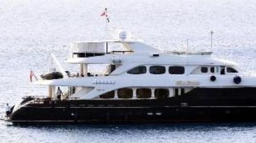 Yunan Işadamının Yatında Yangın &Ccedil;ıktı