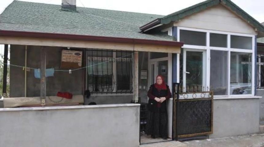 Evine Taş Ve Sopalarla Saldırdılar