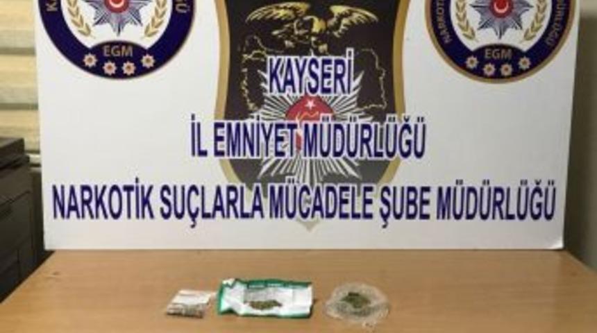 Uyuşturucu Operasyonu: 5 G&ouml;zaltı