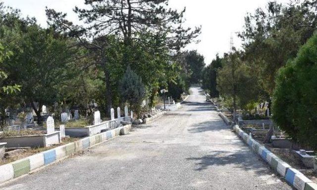 Mezarlığın Ortasındaki Elektrik Direği Kaldırıldı 3