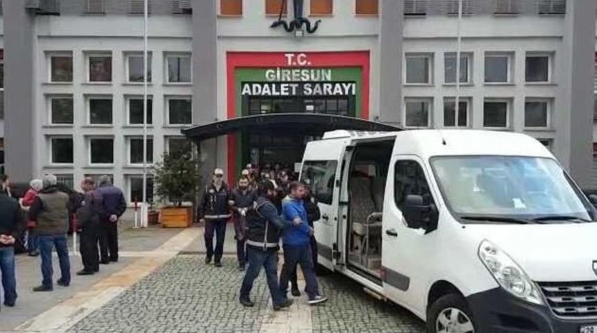 Ağlayarak Adliyeye Gelen 10 Muvazzaf Asker Tutuklandı
