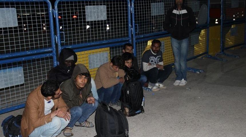 &rsquo;asker&rsquo; Bileti Kesilen Yolcular Ka&ccedil;ak G&ouml;&ccedil;men &Ccedil;ıktı