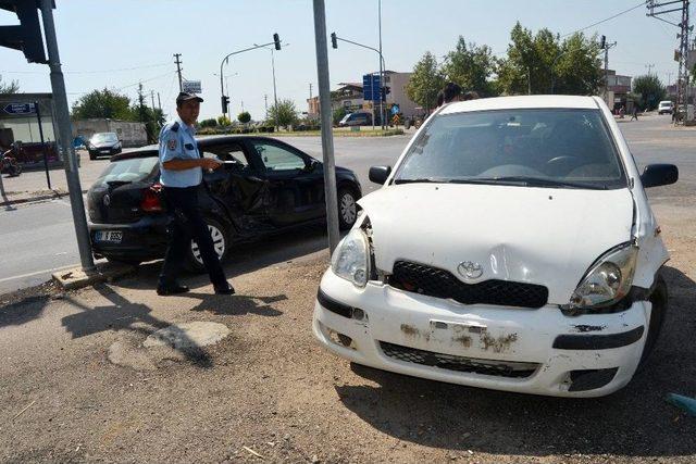 Kozan’da Trafik Kazası: 3 Yaralı