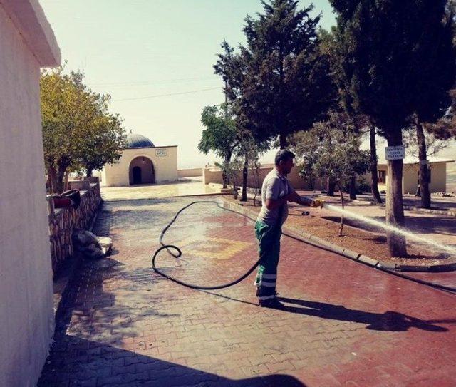 Adıyaman Belediyesi Türbelerde Temizlik Çalışması Yaptı