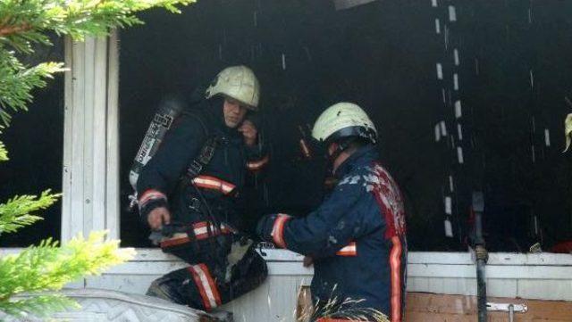 Eyüp te Tadilattaki Öğrenci Yurdunda Yangın 2