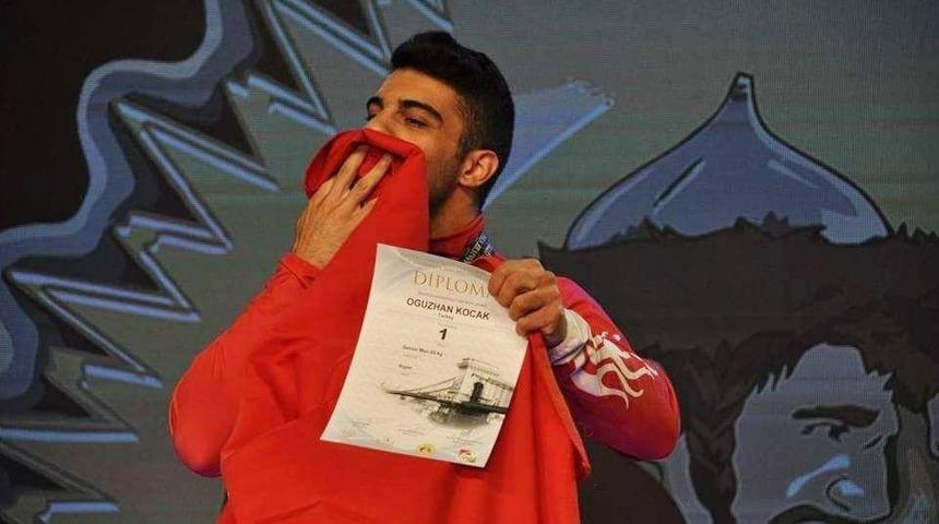 Oğuzhan&rsquo;ın Bileği B&uuml;k&uuml;lm&uuml;yor