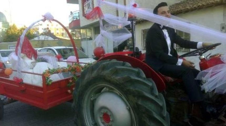 Trakt&ouml;r&uuml; Gelin Arabası Yaptı
