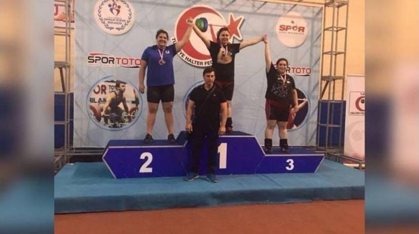 Adıyaman &Uuml;niversitesi Besyo &Ouml;ğrencisi T&uuml;rkiye&rsquo;yi Tiran&rsquo;da Temsil Edecek