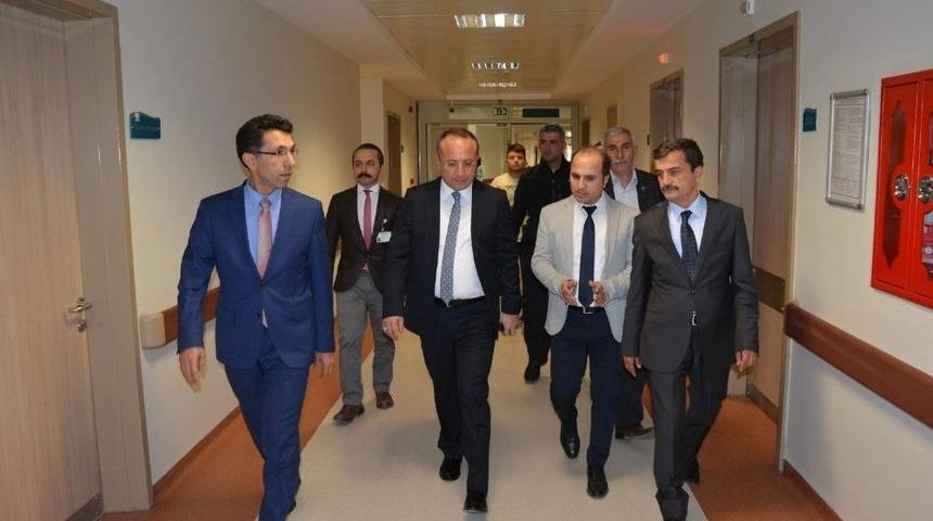 Vali Atik, Yaralı Askerleri Hastanede Ziyaret Etti