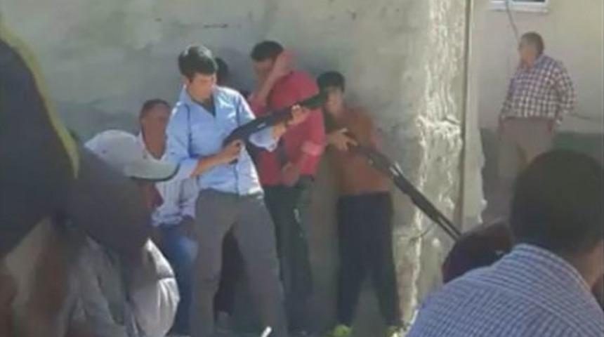 Pompalı T&uuml;fekle Eğlencenin Ortasına Daldılar