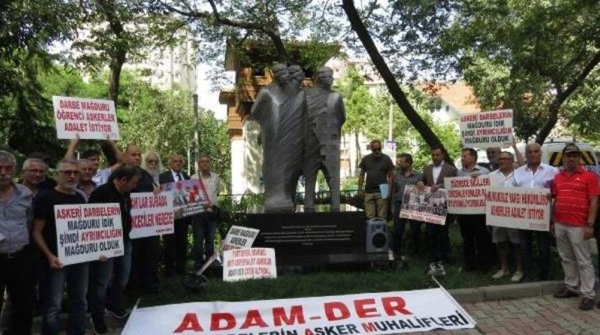  Kadıköy'de Darbe Protestosu