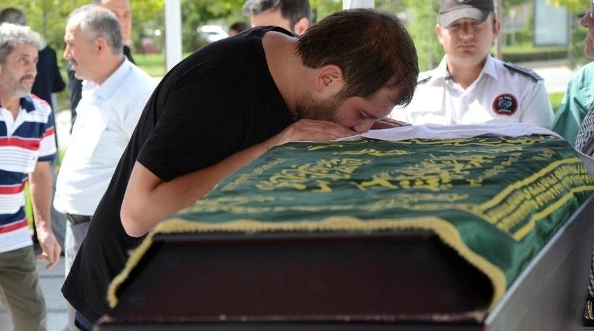 Denizde Boğularak Hayatını Kaybeden Prof. Dr. Şentürk Son Yolculuğuna Uğurlandı