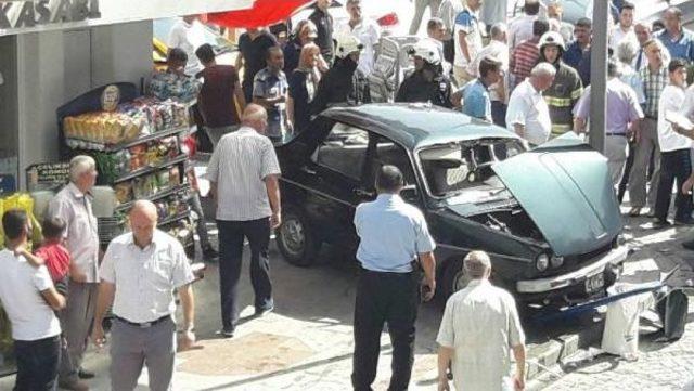 Freni Boşalan Otomobil Elektrik Direğine Çarptı: 1 Yaralı