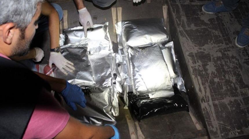 Muhafaza Memurları Tahta &Ccedil;ıkıntıyı Fark Etti, Max Uyuşturucuları Buldu