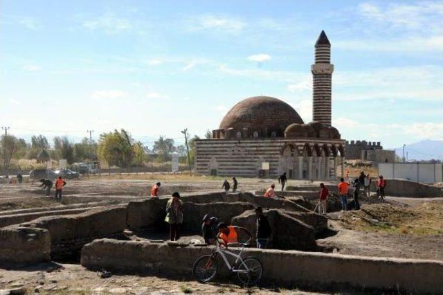 Eski Van Şehrinde 100 Yıllık  zaptiye Karakolu  G&uuml;n Y&uuml;z&uuml;ne &Ccedil;ıkarıldı 2