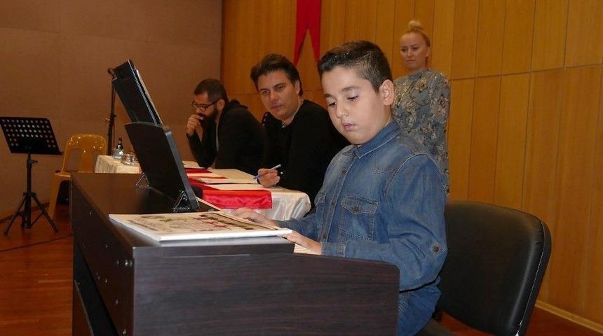 Suat Suna, B&uuml;y&uuml;k&ccedil;ekmece&rsquo;de Geleceğin M&uuml;zisyenlerini Belirliyor