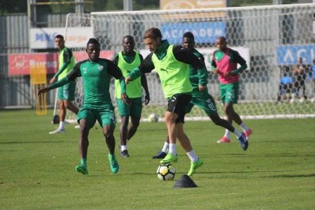 Bursaspor'da Paul Le Guen Takımın Mücadelesinden Memnun