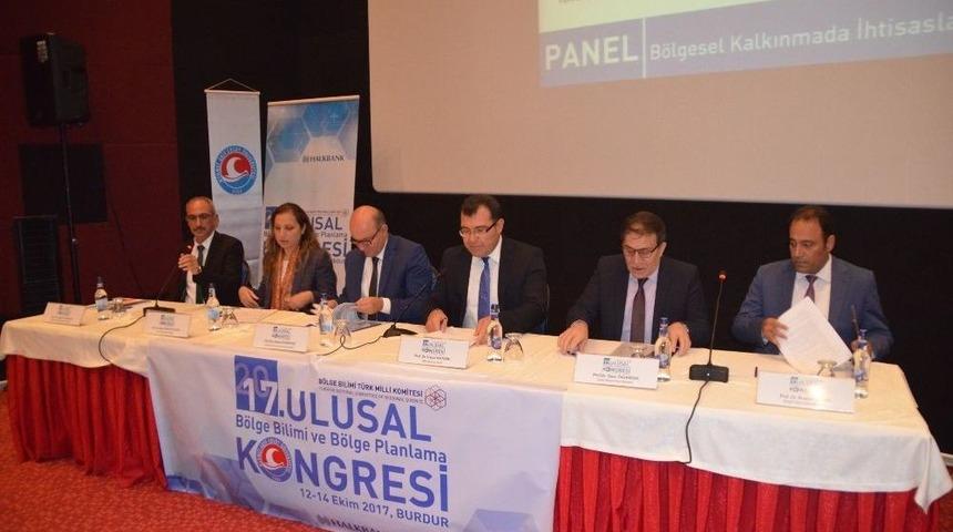 Rekt&ouml;r &Ccedil;akar 17. Ulusal B&ouml;lge Bilimi Ve B&ouml;lge Planlama Kongresi&rsquo;ne Katıldı