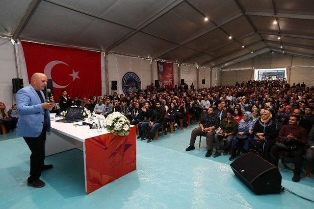 1. Kayseri Kitap Fuarı’na Övgüler Gelmeye Devam Ediyor