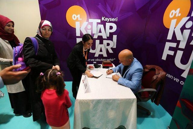 1. Kayseri Kitap Fuarı’na Övgüler Gelmeye Devam Ediyor