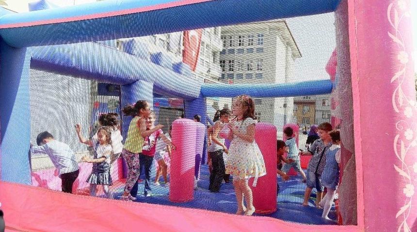 Bağcılar&rsquo;da Mini Mini Birler İ&ccedil;in Oyun Parkları Kuruldu