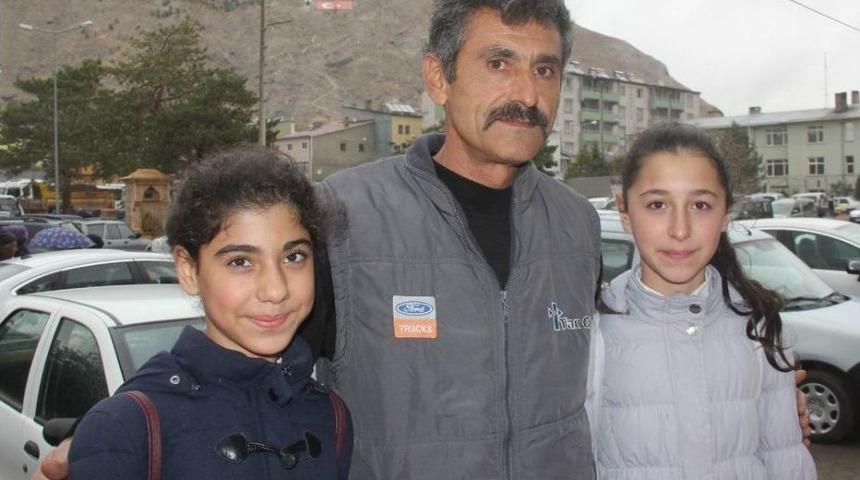 &rsquo;yediuyur&rsquo; Su İ&ccedil;mek İstediği Pet Şişesinde Mahsur Kaldı