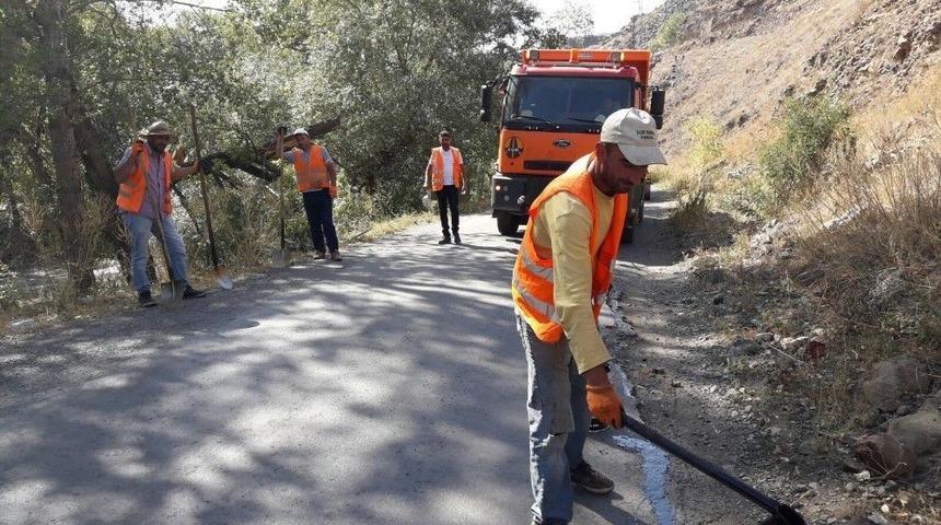 Karayolları Kars-susuz Eski Yolunun Onarımını Yapıyor