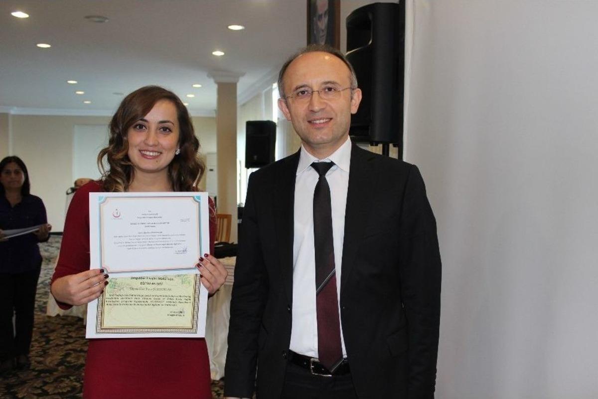&Uuml;reme Sağlığı Eğitimine Katılan Sağlık&ccedil;ılara T&ouml;renle Sertifikaları Verildi