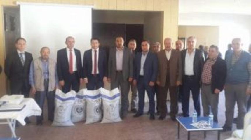 &Ccedil;avdarhisar&rsquo;da 31 &Ccedil;ift&ccedil;iye Macar Fiği Tohumu Dağıtıldı