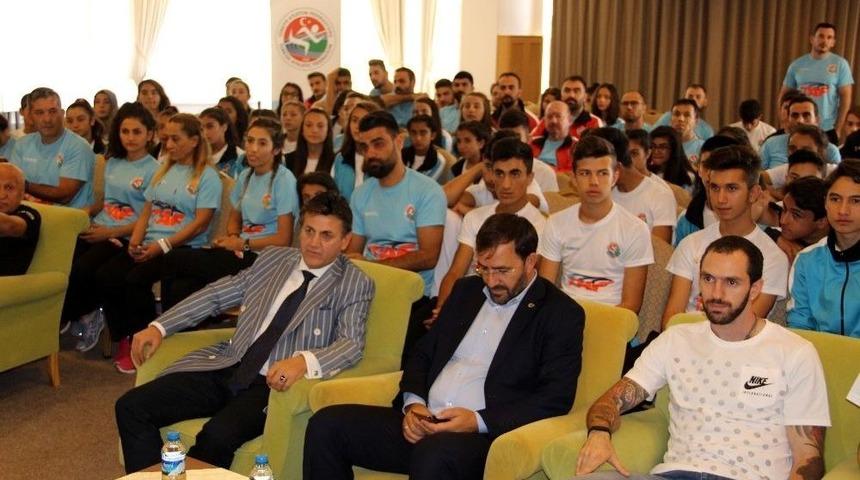 D&uuml;nya Şampiyonu Milli Atlet Guliyev Gen&ccedil; Sporcularla Buluştu