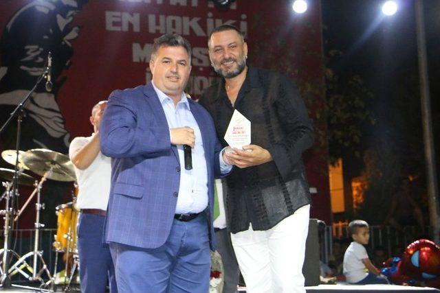 H&uuml;sn&uuml; Şenlendirici Kınık Hasat Festivali&rsquo;nde 2